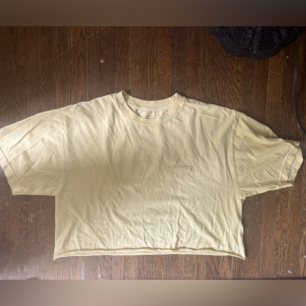 JOHN GALT (BRANDY MELVILLE) CROPPED BUTTER YELLOW TEE EMBROIDERED HONEY